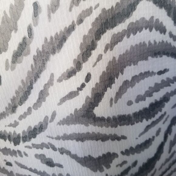 Alfred Dunner Black White Animal Print Blouse. - Picture 10 of 11